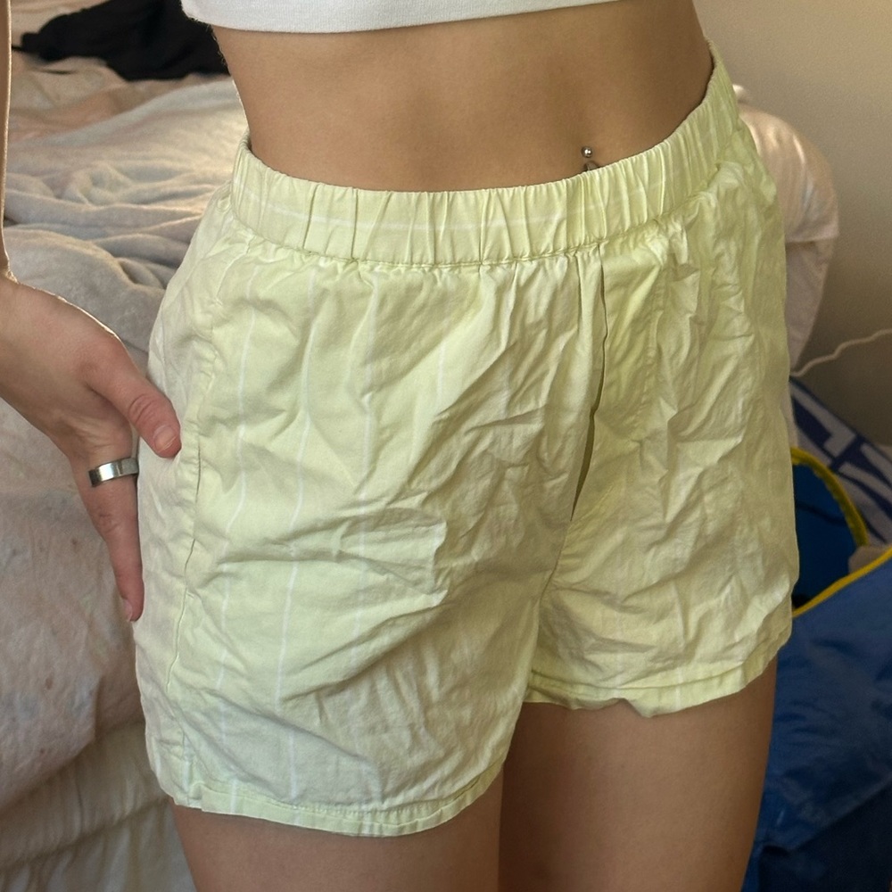 Aritzia wilfred light greenish yellow linen shorts